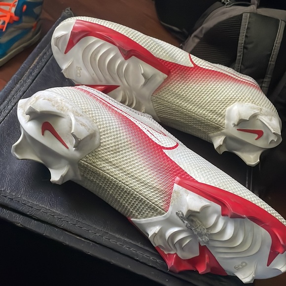 Nike Football Cleats - Picture 2 of 3